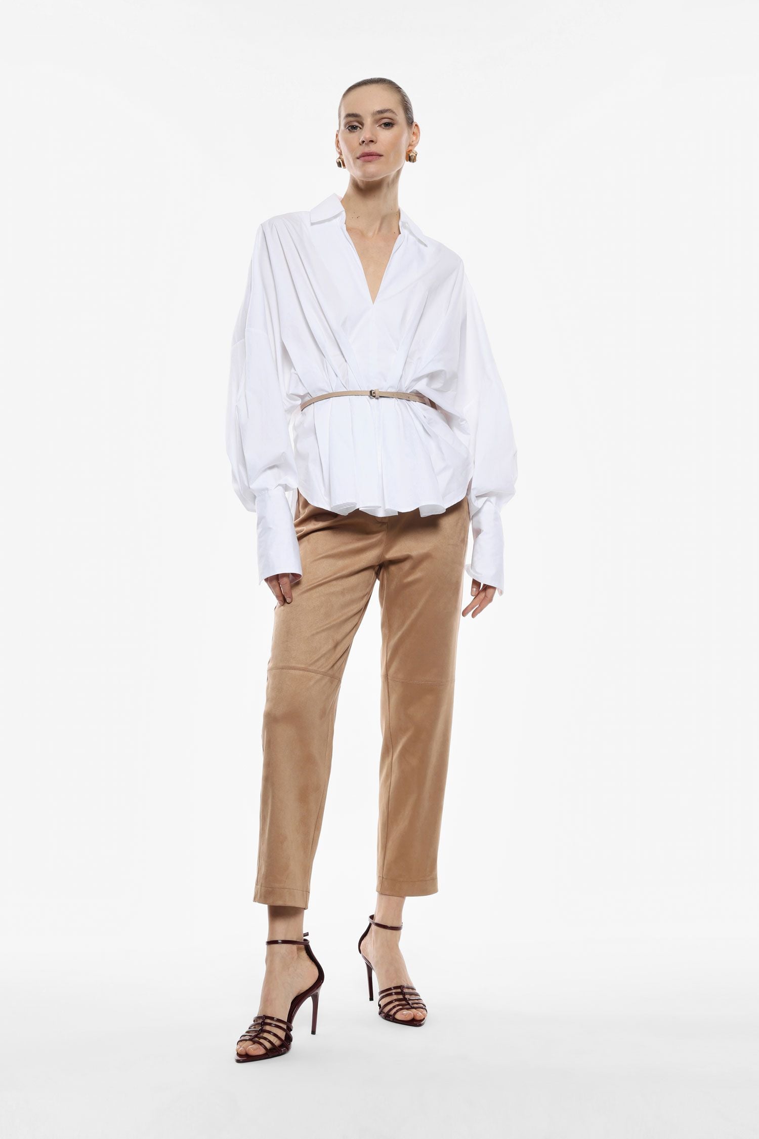 חולצה שילוב חגורה במותן