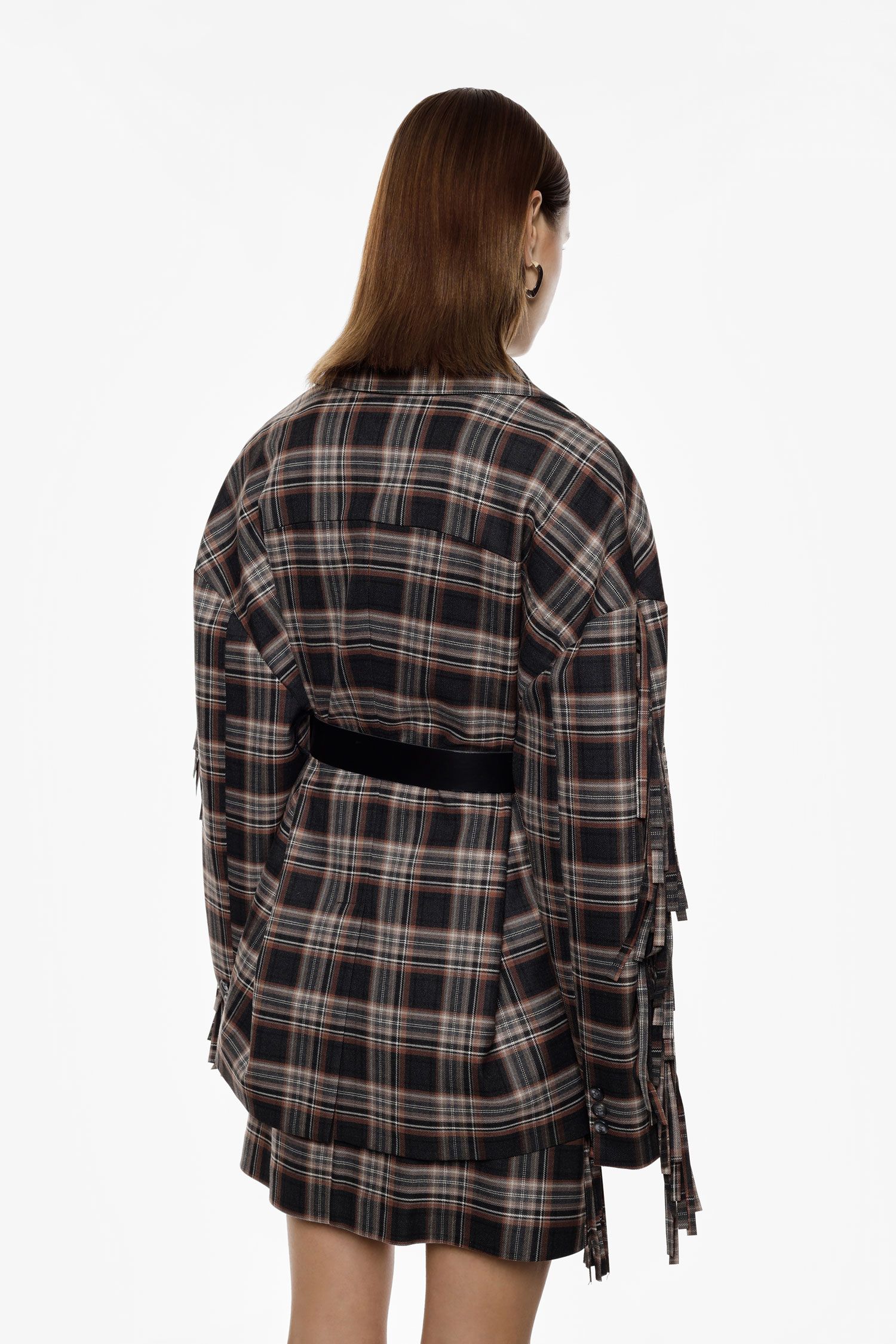 בלייזר עם דוגמת משבצות, פרנזים וחגורה