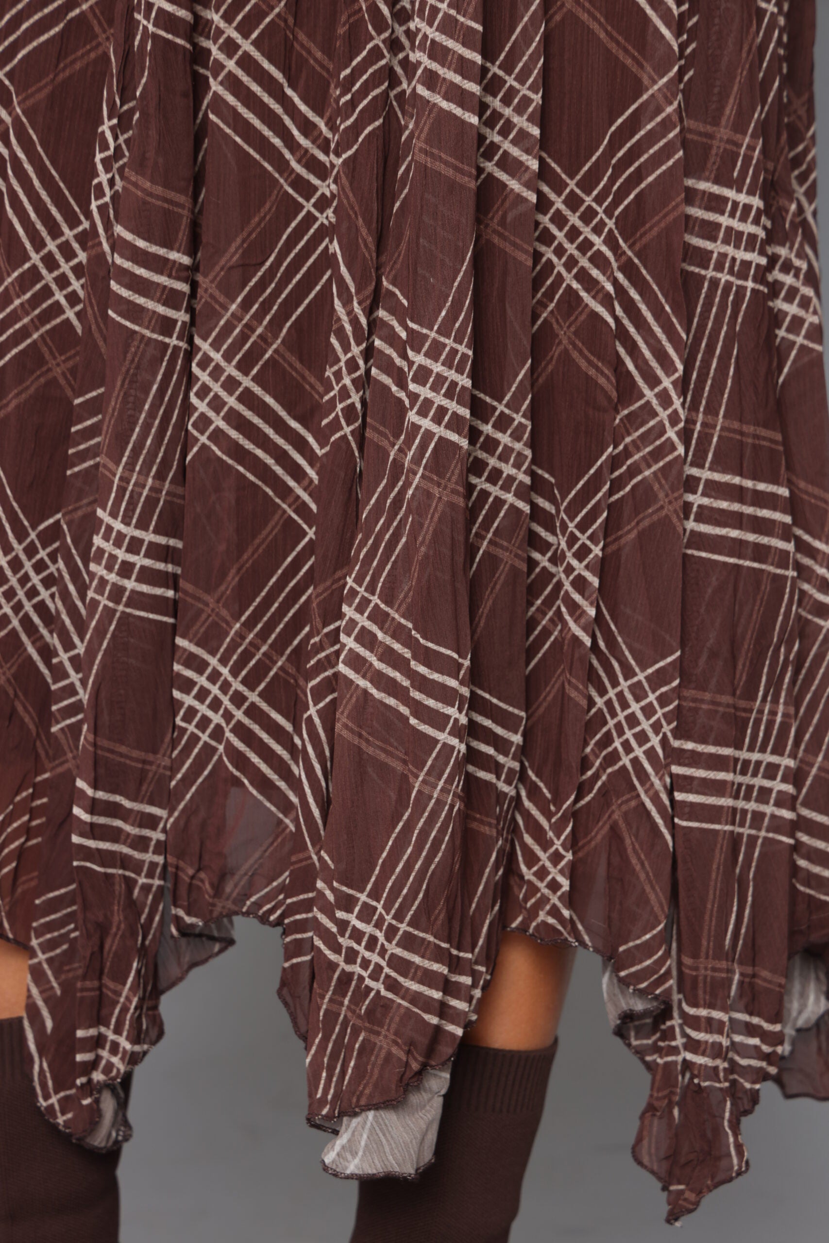 חצאית שיפון משבצות בסיום שפיצים