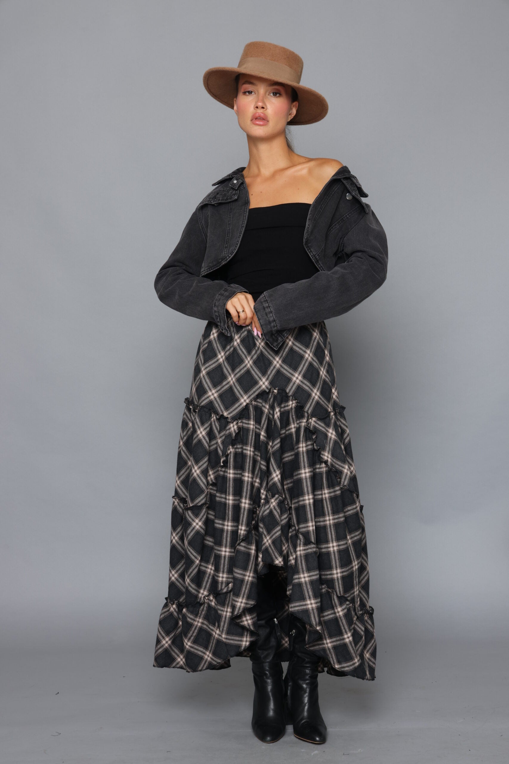 חצאית משבצות ספרדית