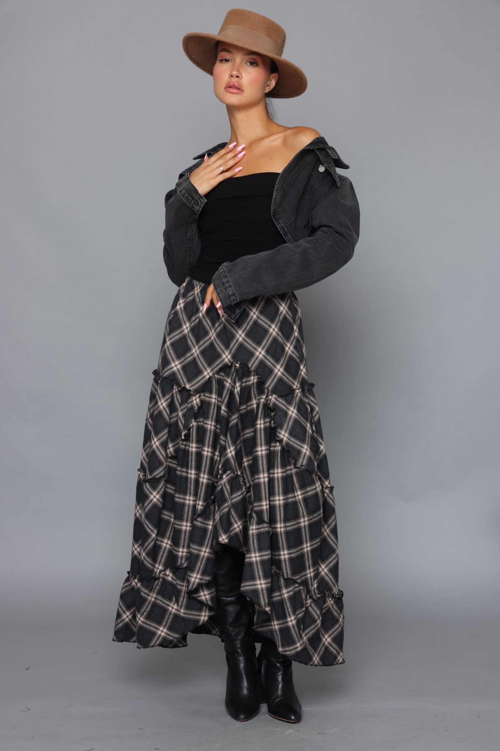 חצאית משבצות ספרדית