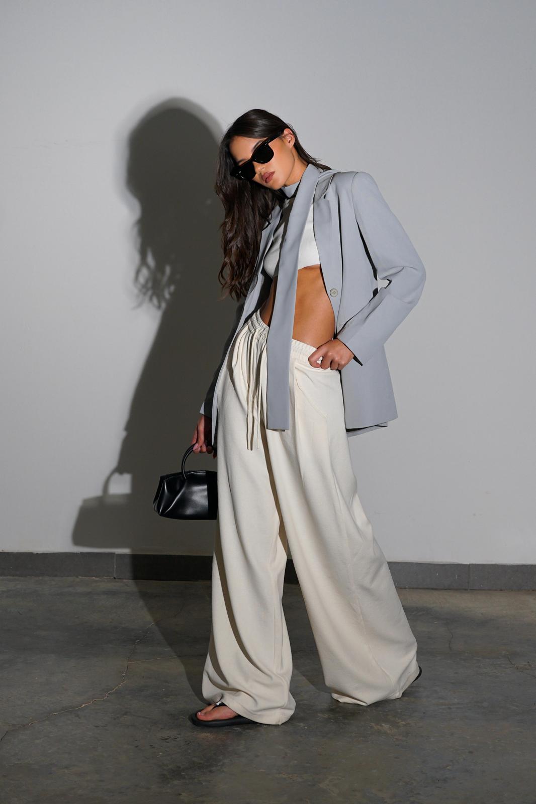 גקט  מחויט קשירה