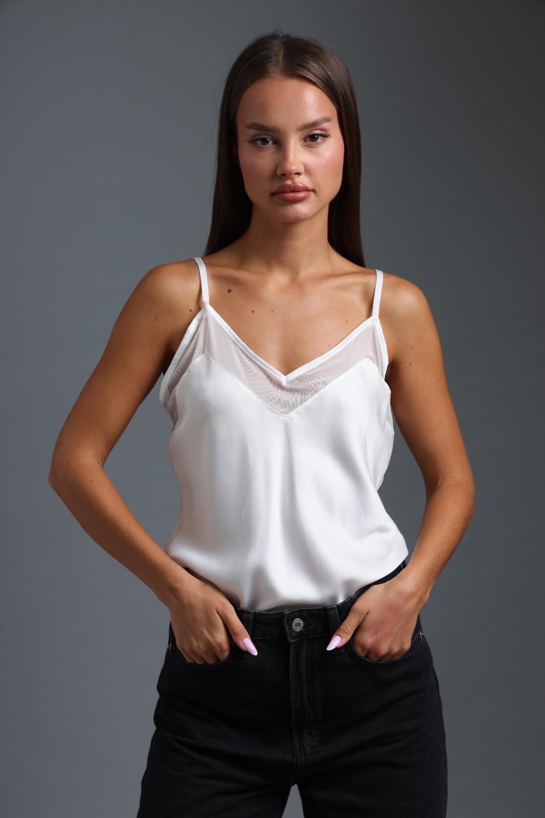 גופיית סאטן מחשוף רשת