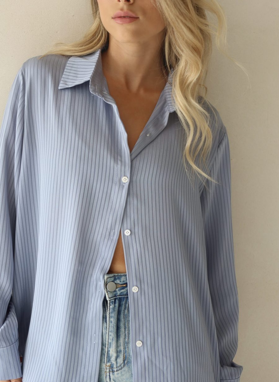 חולצה מכופתרת שקפקפה בטקסטורת פסים