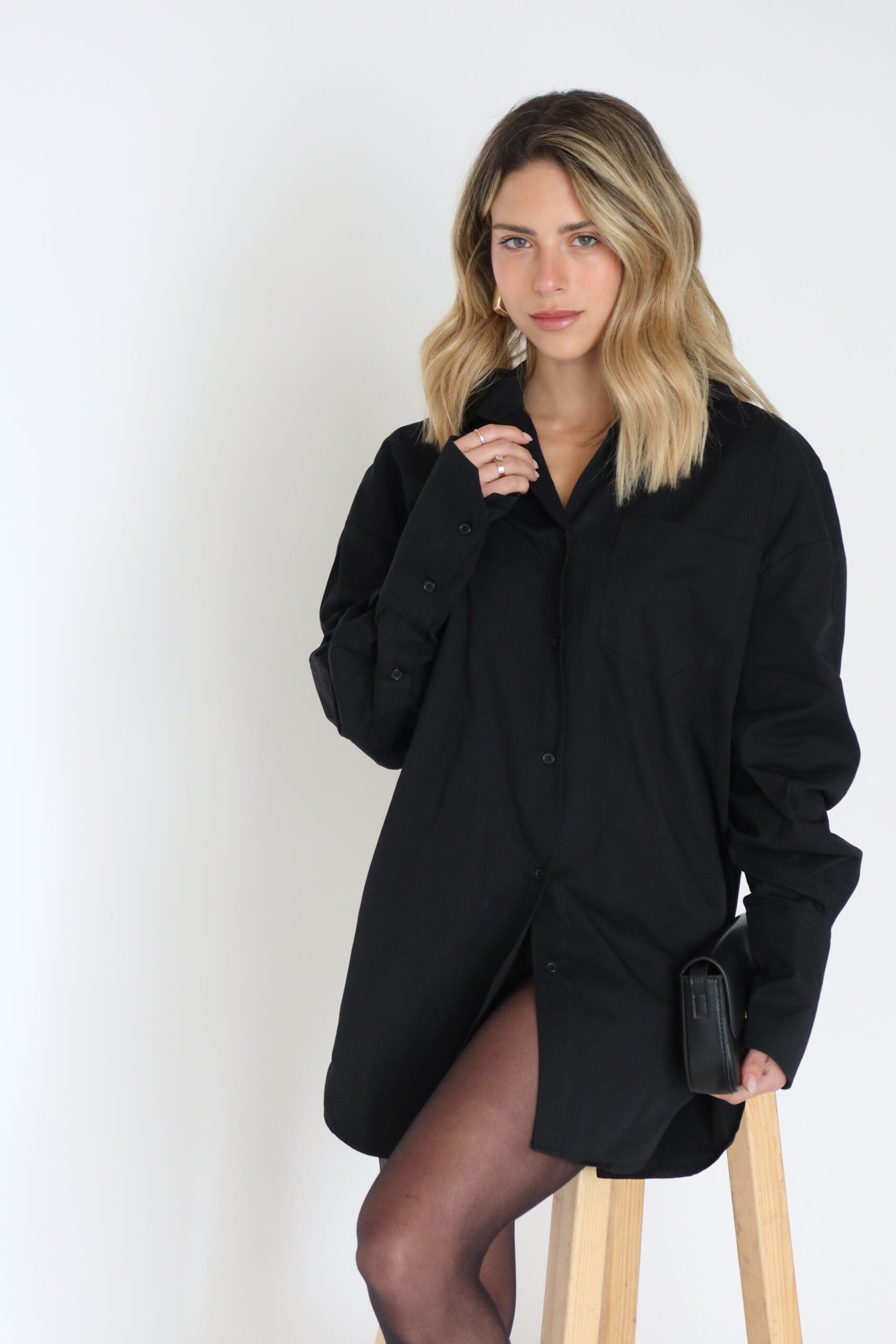 חולצה מכופתרת אוברסייז עם מנג’ט רחב