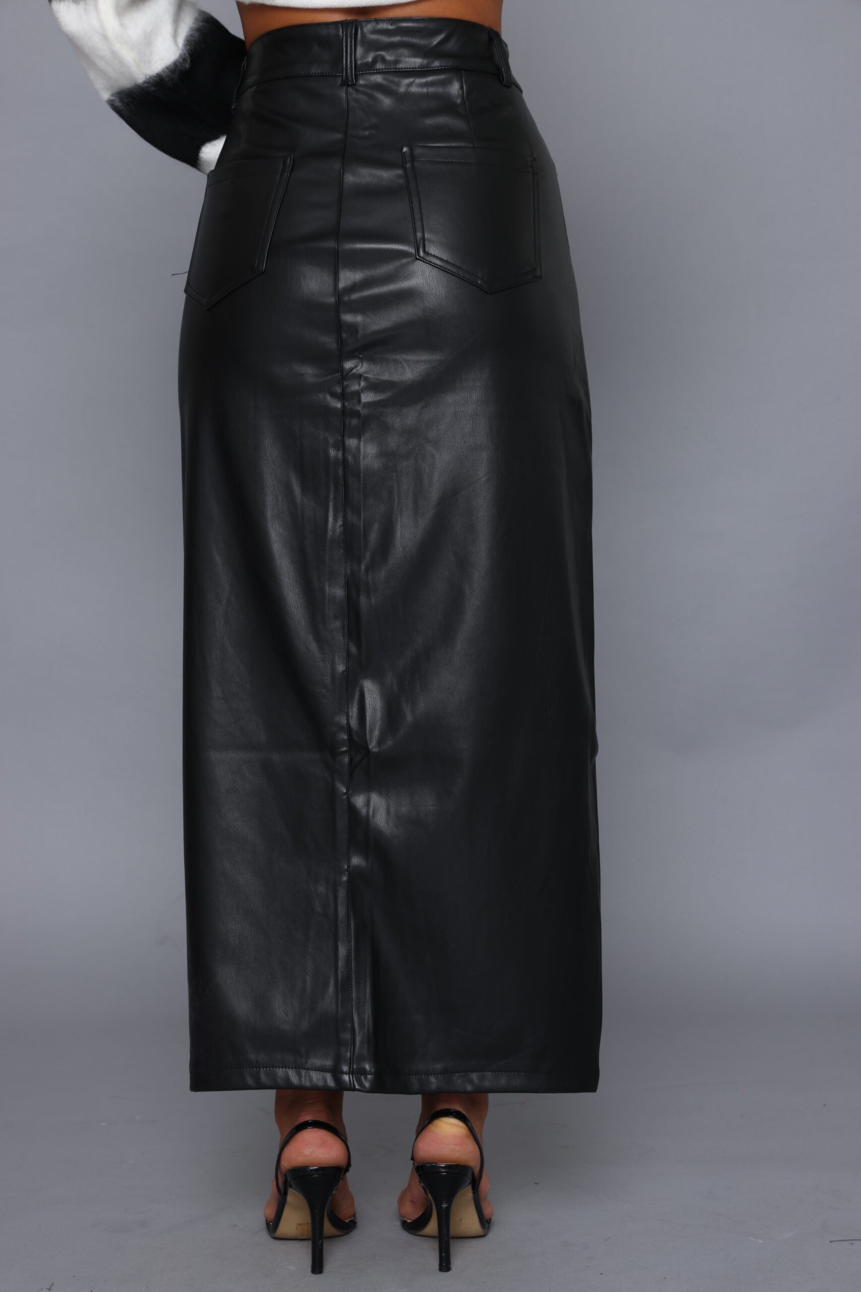 חצאית צמודה דמוי עור