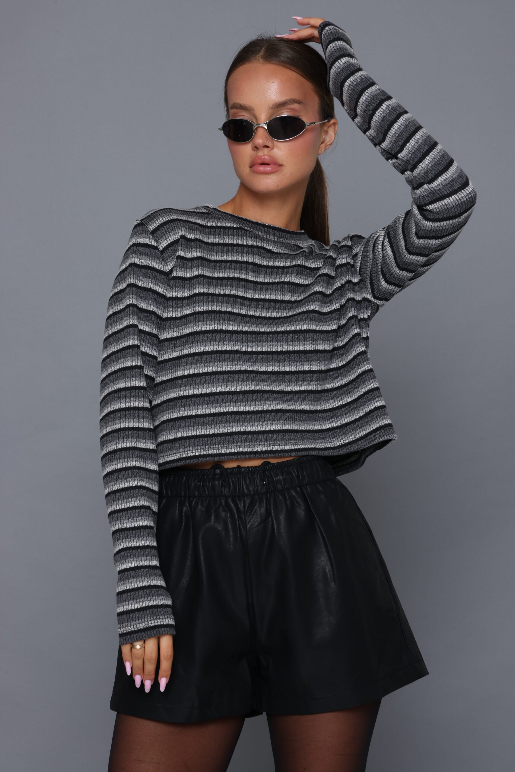 שורט דמוי עור שחור