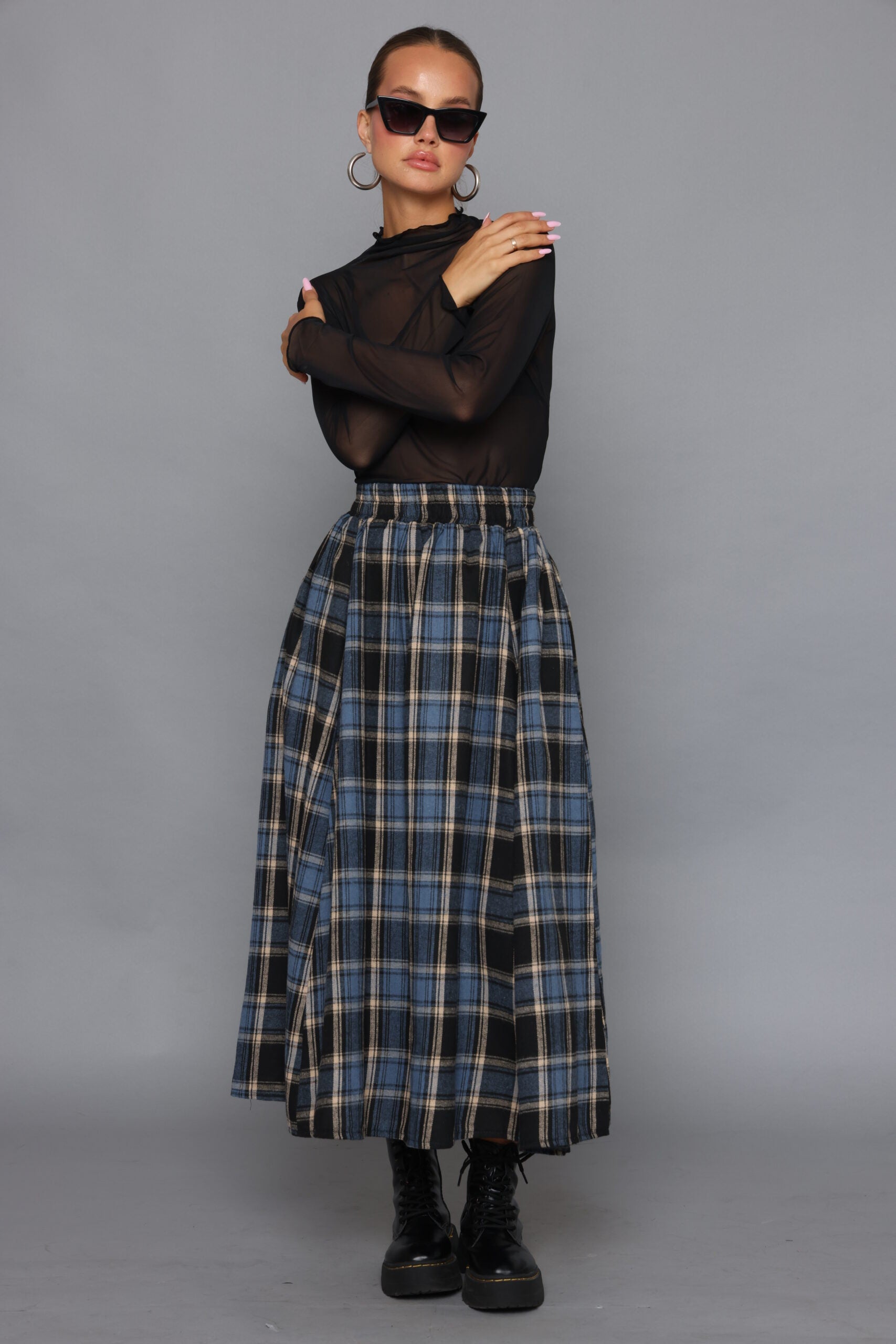 חצאית מידי משובצת