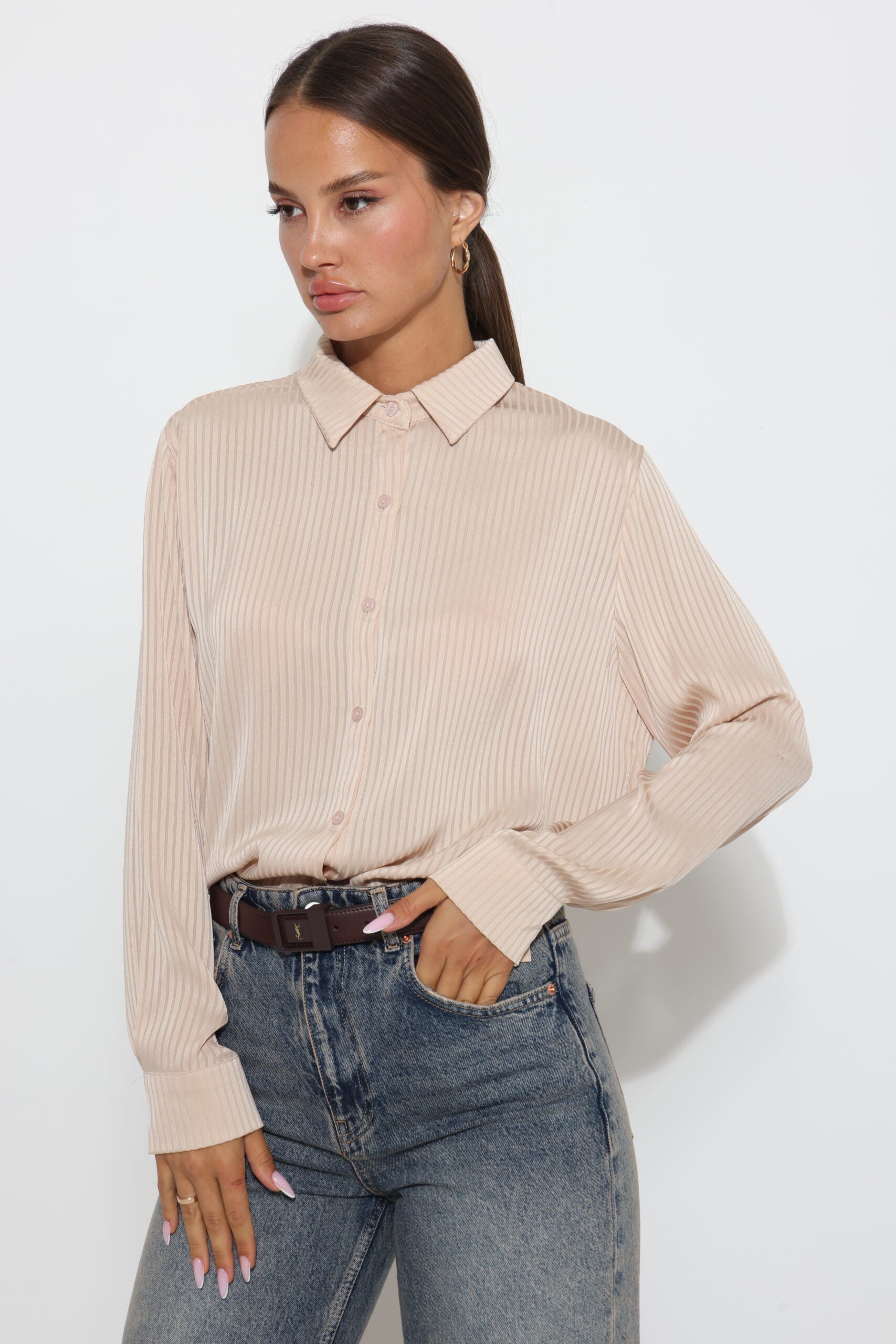 חולצה מכופתרת שקפקפה בטקסטורת פסים