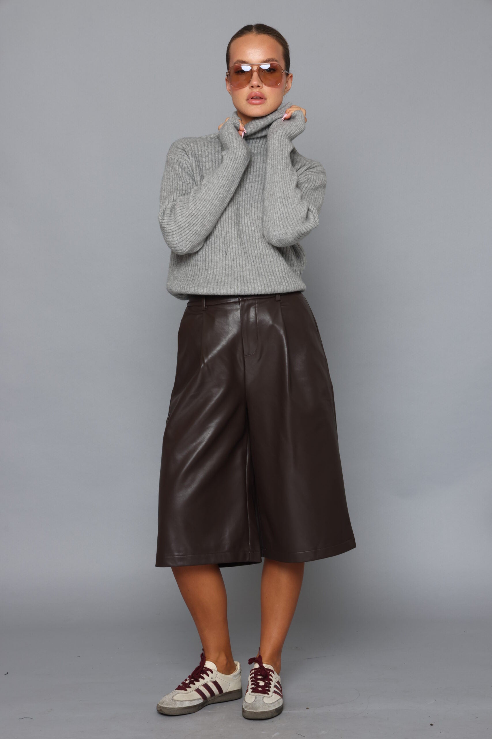 ברמודה דמוי עור