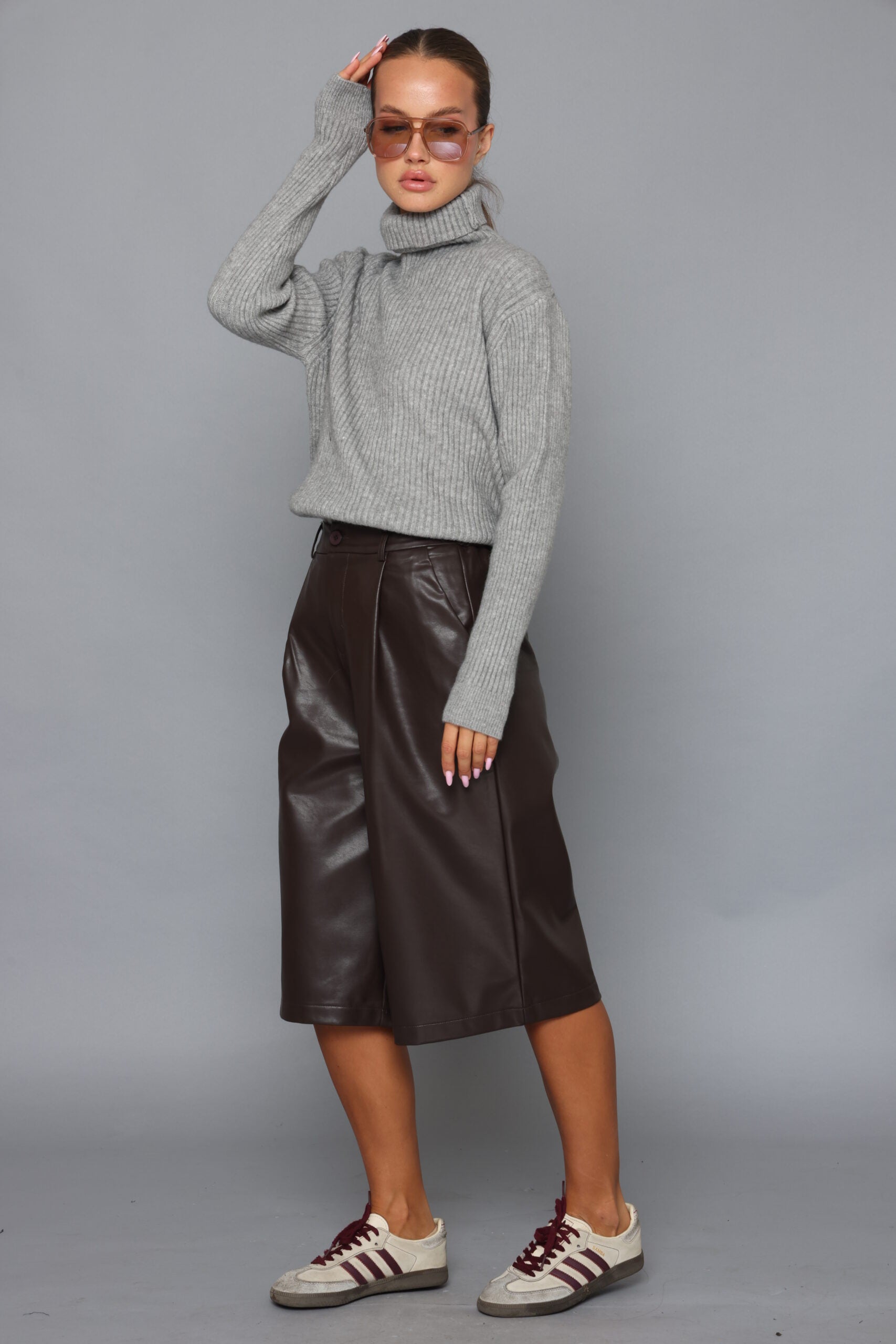 ברמודה דמוי עור