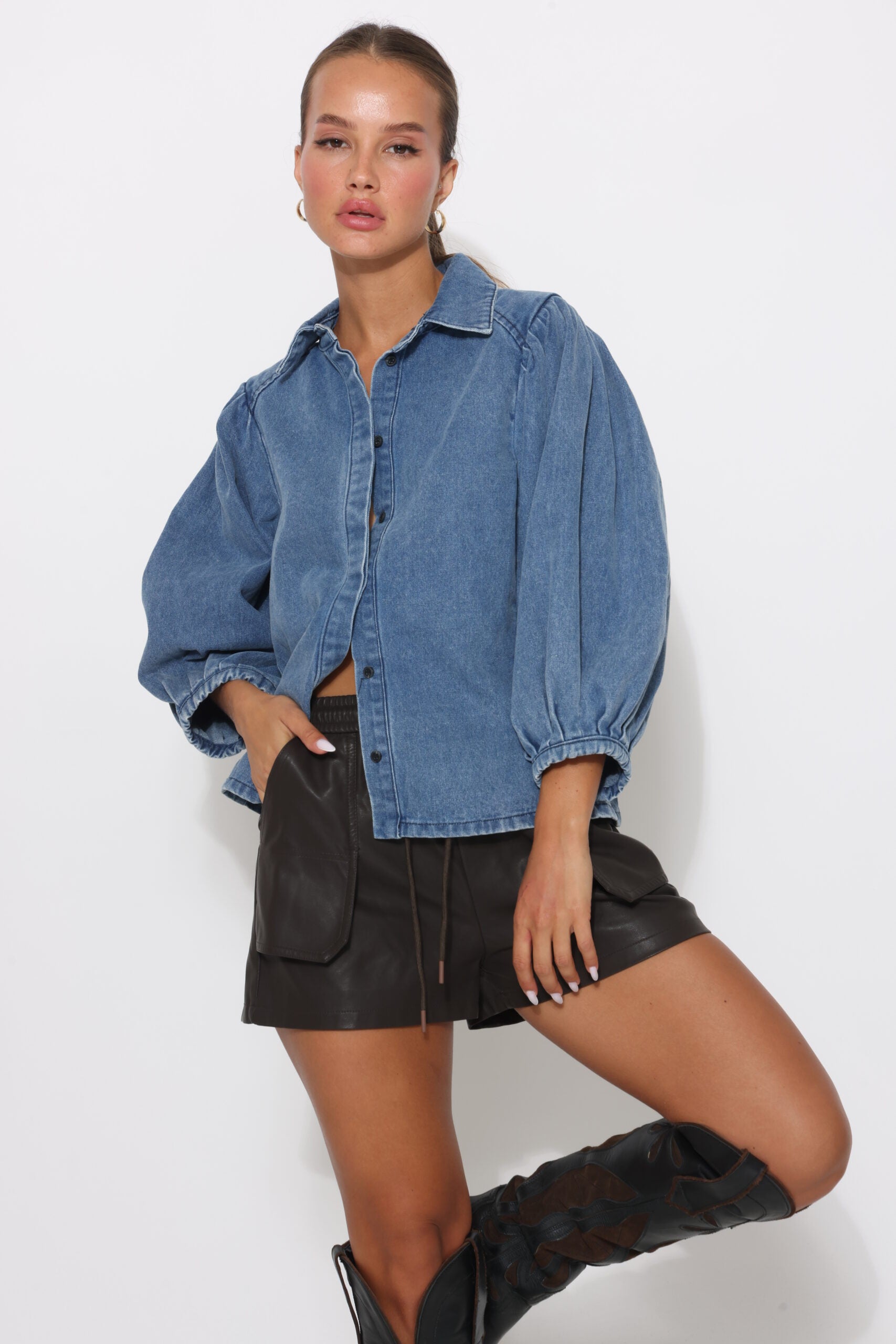 חולצת/ג’קט גינס שרוולים תפוחים