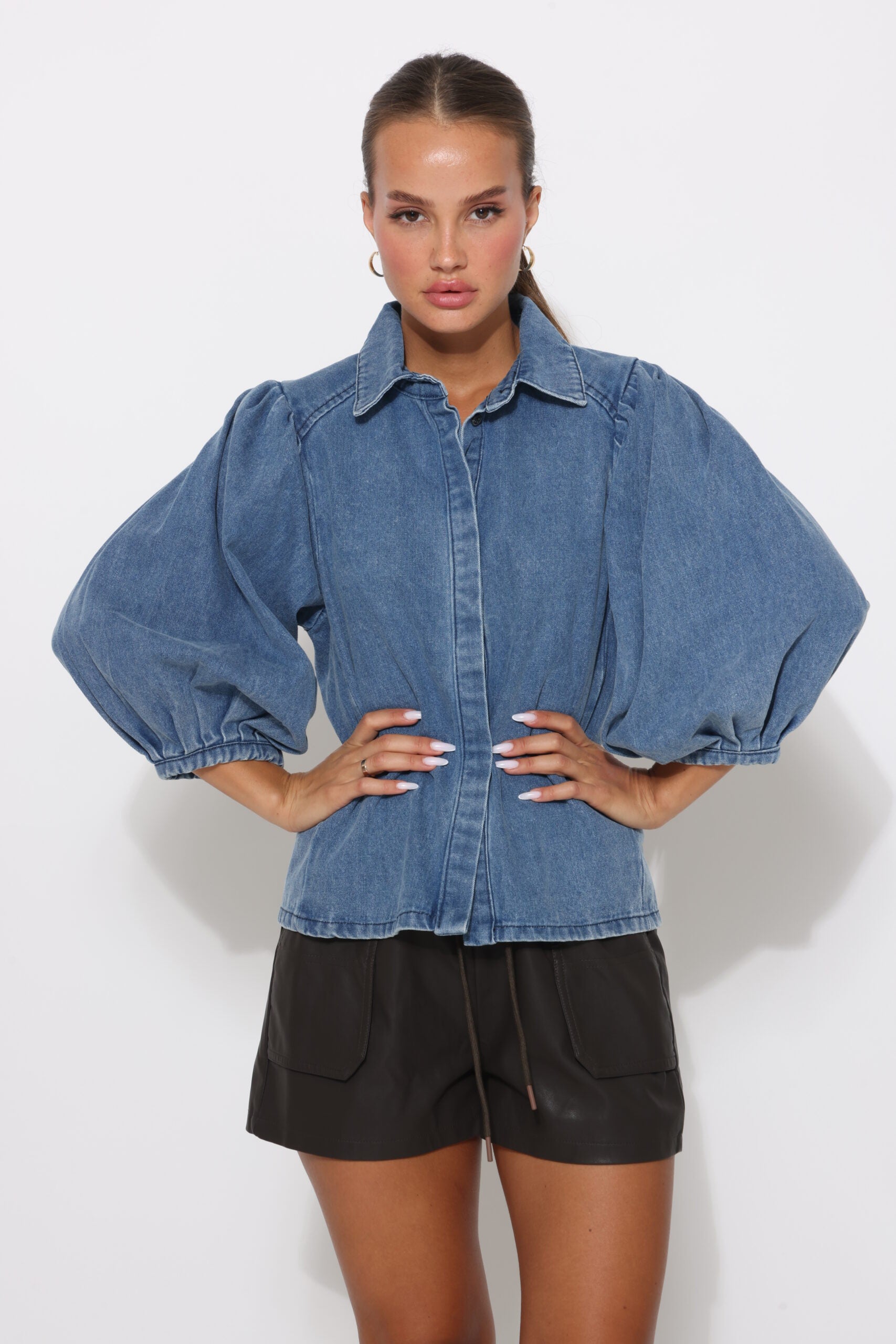 חולצת/ג’קט גינס שרוולים תפוחים