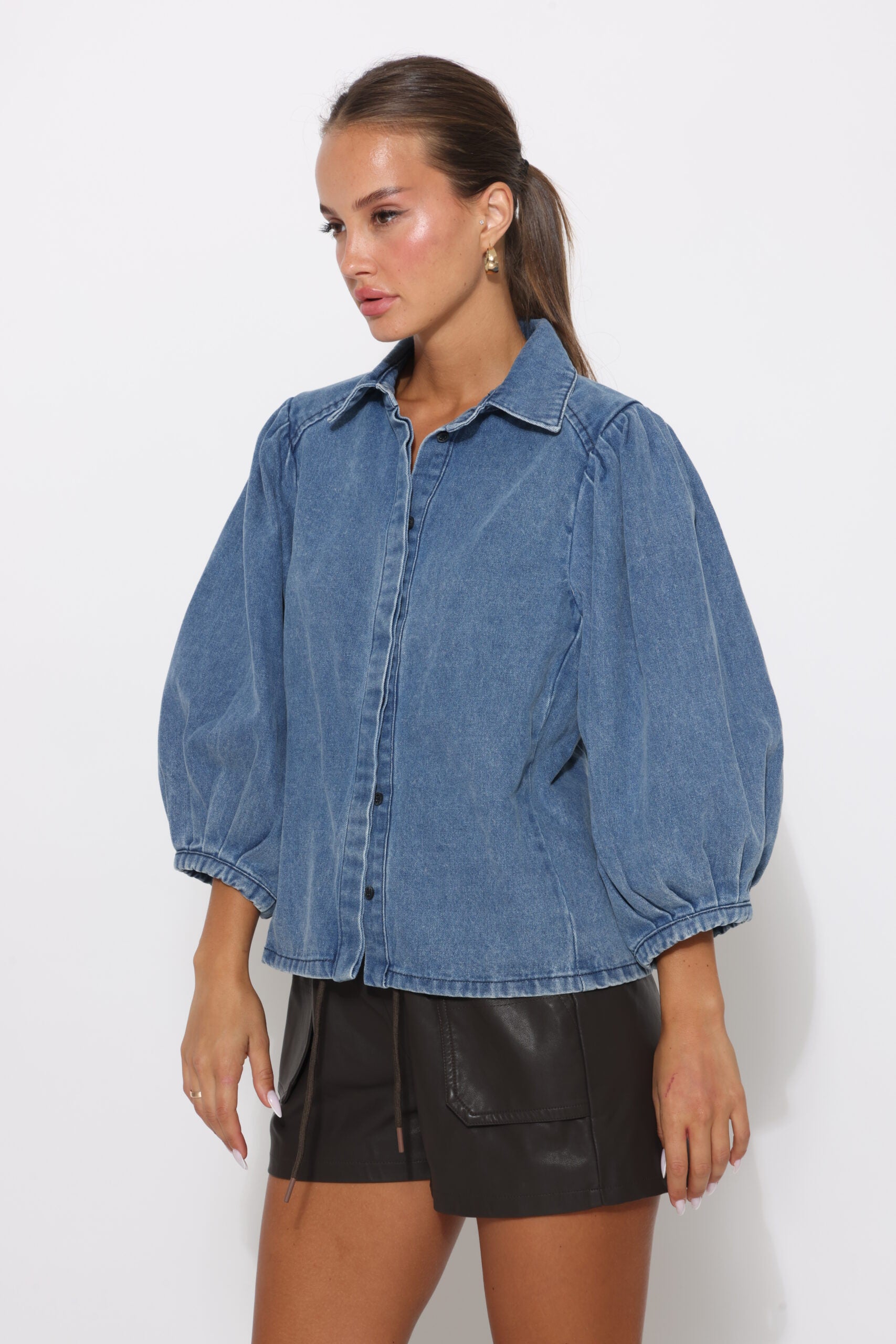 חולצת/ג’קט גינס שרוולים תפוחים