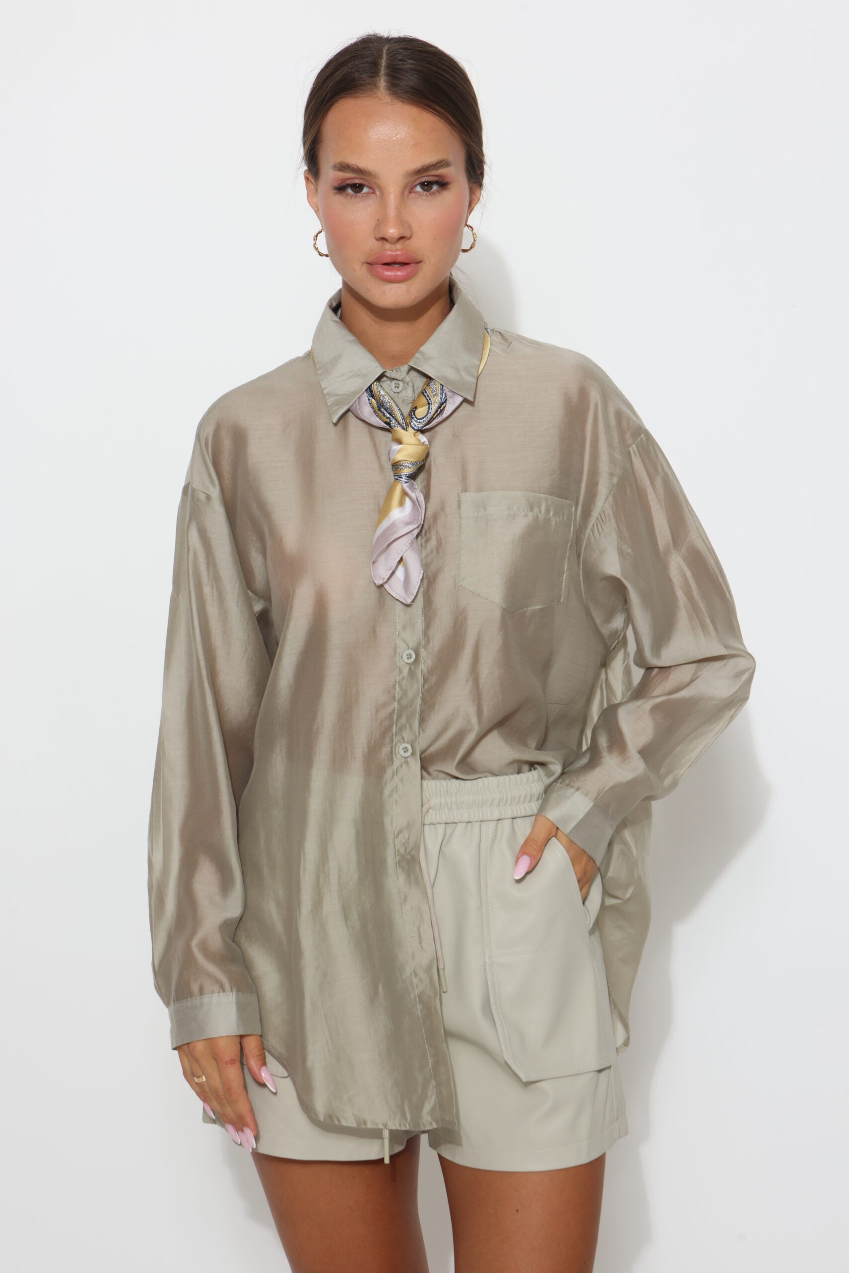 חולצה מכופתרת שקפקפה