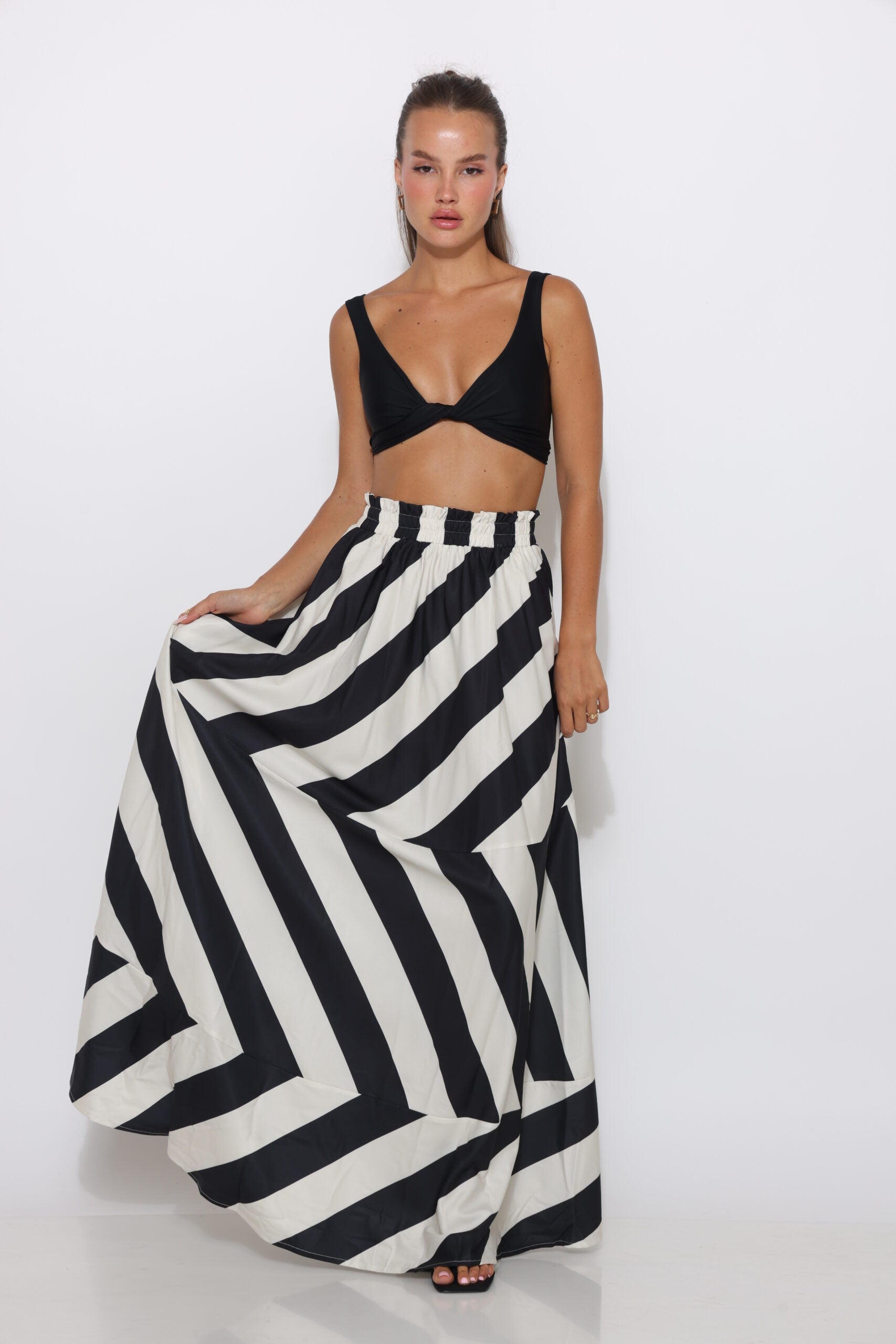 שמלת סטרפלס / חצאית